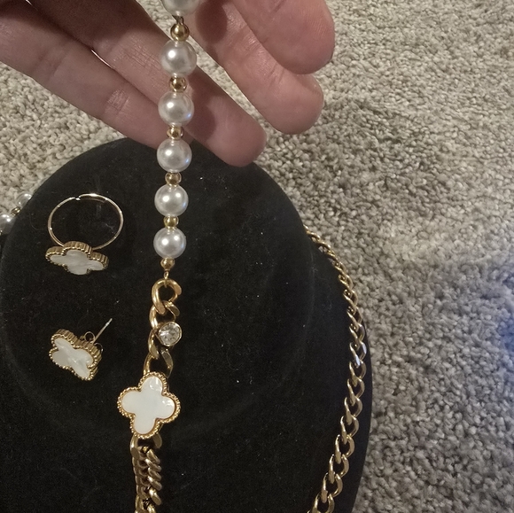 Stainless Steel- Gold and Pearl Jewelry Set with Clover Design - Picture 6 of 11
